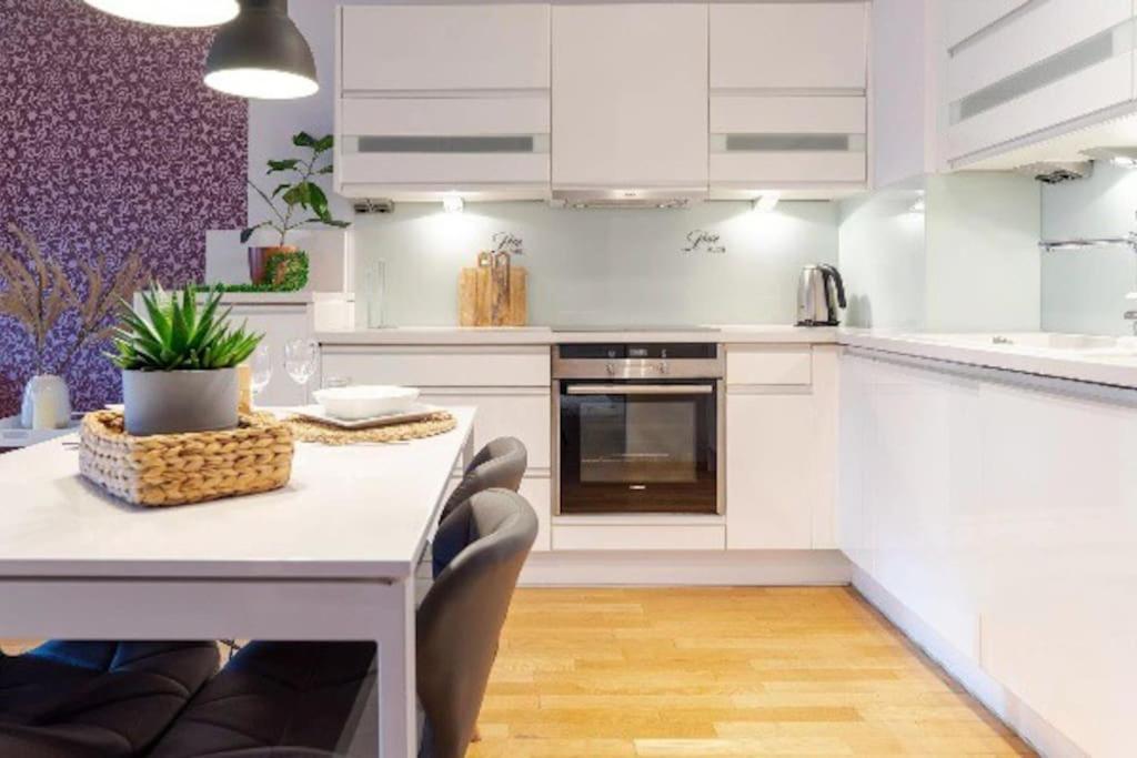 Uroczy Apartament - Angel City كراكوفيا المظهر الخارجي الصورة