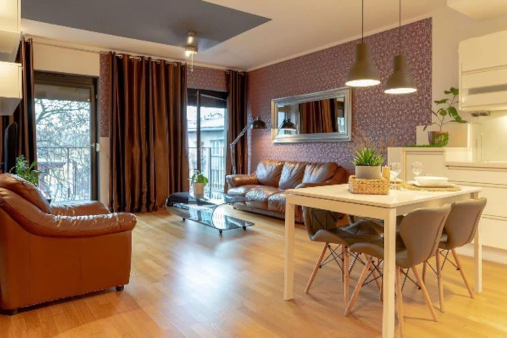 Uroczy Apartament - Angel City كراكوفيا المظهر الخارجي الصورة